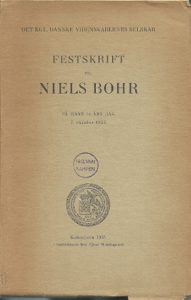 Festskrift til Niels Bohr på hans 70-års dag 7. oktober 1955 - Commemorative Volume in Honour of Niels Bohr on the Occasion of His 70th Birthday October 7th, 1955. [BOHR, Niels]