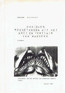 Haaie- en Roggetanden uit het Kryt en Tertiair van Marokko. Fossielen Marokko.  Uitreksel van een artikel van Arambourg Camille (1952). [ARAMBOURG] - REMKES, P.