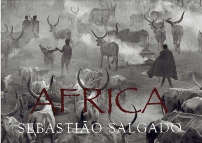 Sebastião Salgado - Africa - Afrika - Afrique. Texts - Texte - Textes Mia Couto. Concept and design - Konzeption und Gestaltung - Concept et réalisation Lelia Wanick Salgado. SALGADO, Sebastião